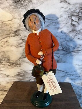 2003 Byers Choice WILLIAMSBURG MR. Chowning Tavern owner with jug & tage